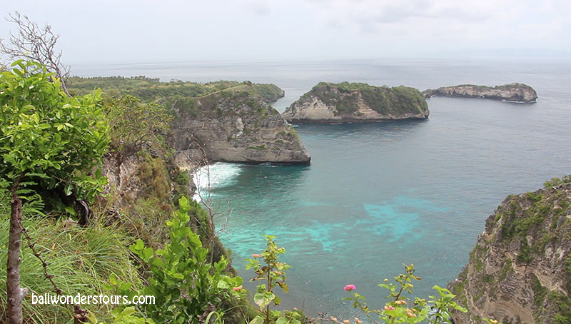 teletubis hill in nusa penida bali