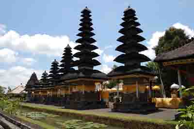 taman ayun temple in mengwi bali