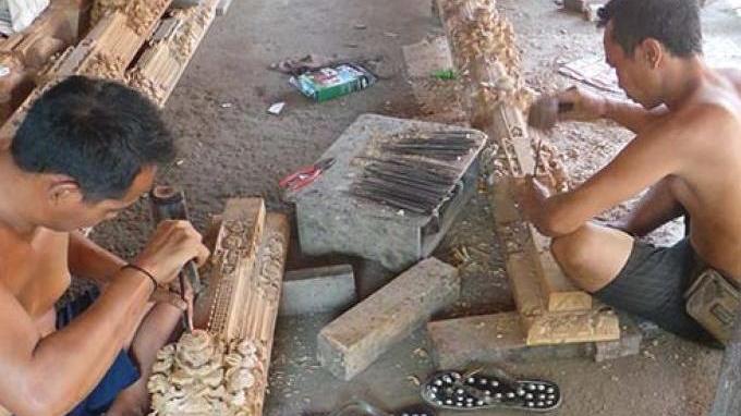 bali wood carving and carpenter