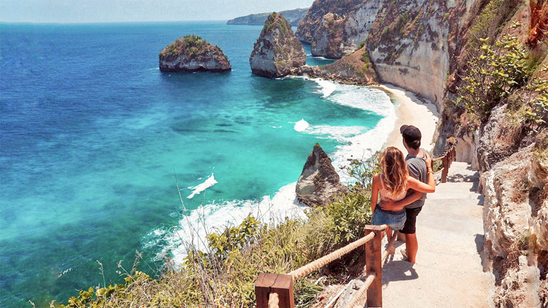 teletubis hill in nusa penida bali