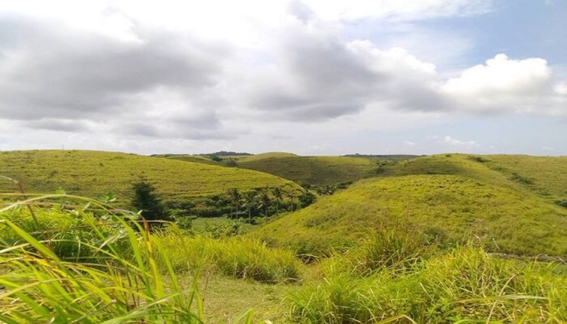 teletubis hill in nusa penida bali